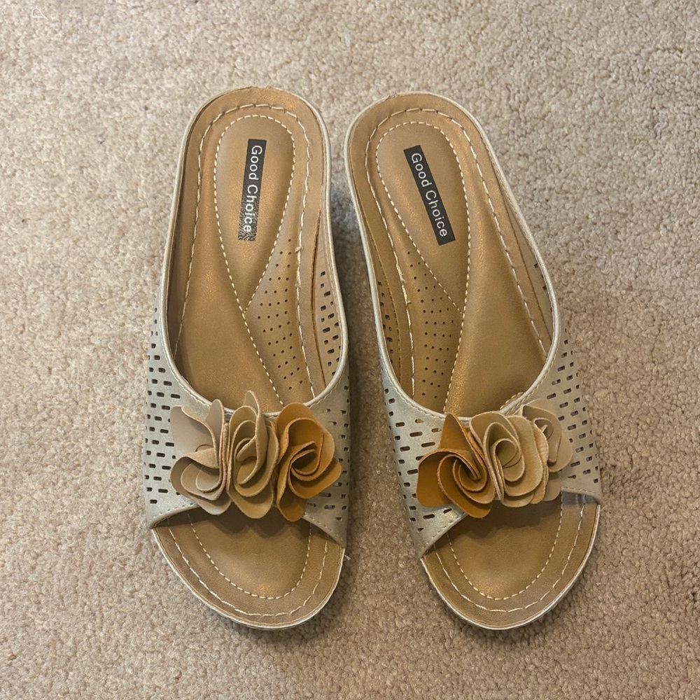 Good Choice goldBeige Floral Slide Mules for Women. Comfort walking, lightweight